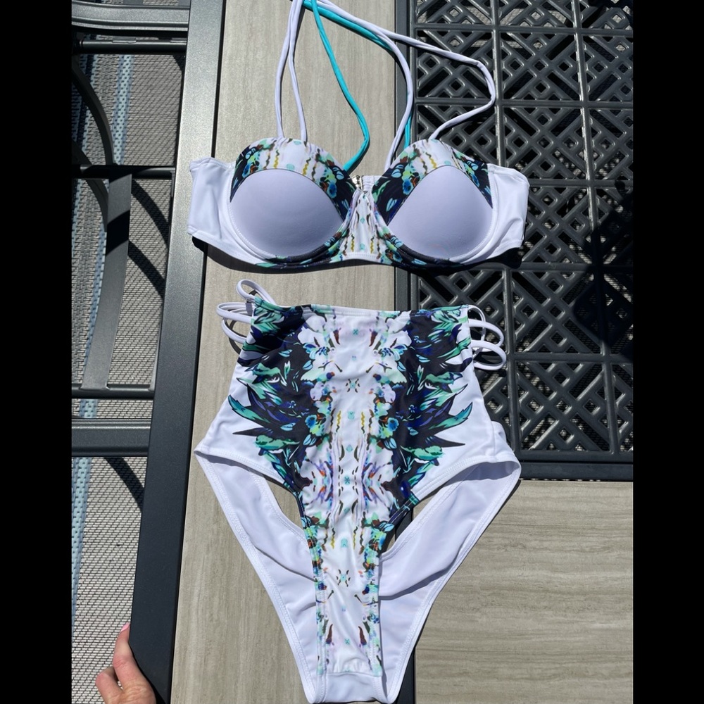 Cupshe Bikini - image 1